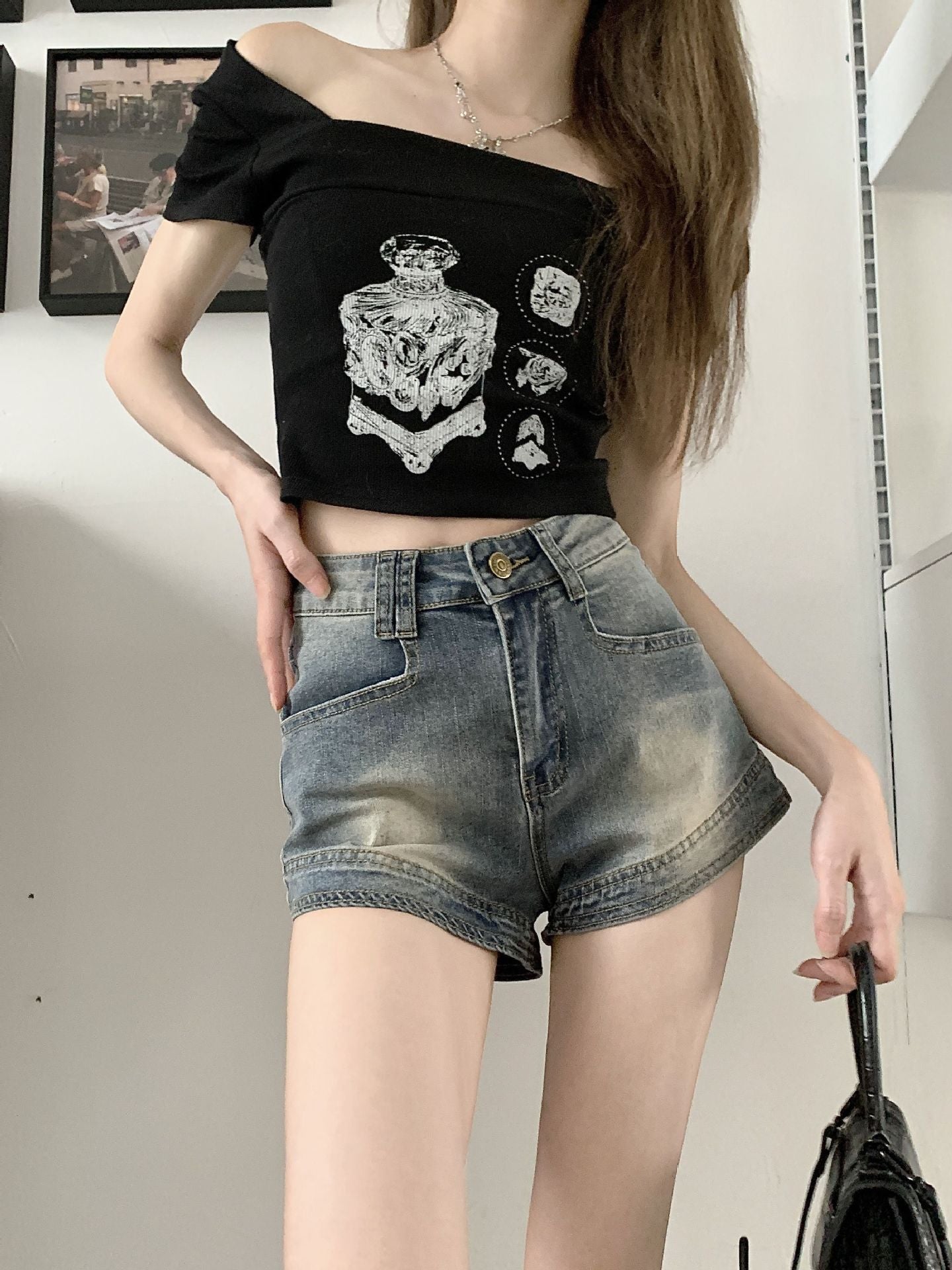 High-Waisted Vintage Washed Denim Hot Shorts – Slim Fit Distressed Summer Shorts (S–XL)